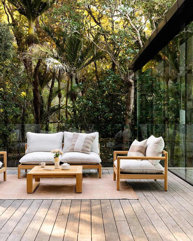 A modern home, outdoor entertainment setting featuring the Lonsdale Cumin outdoor rug by Baya