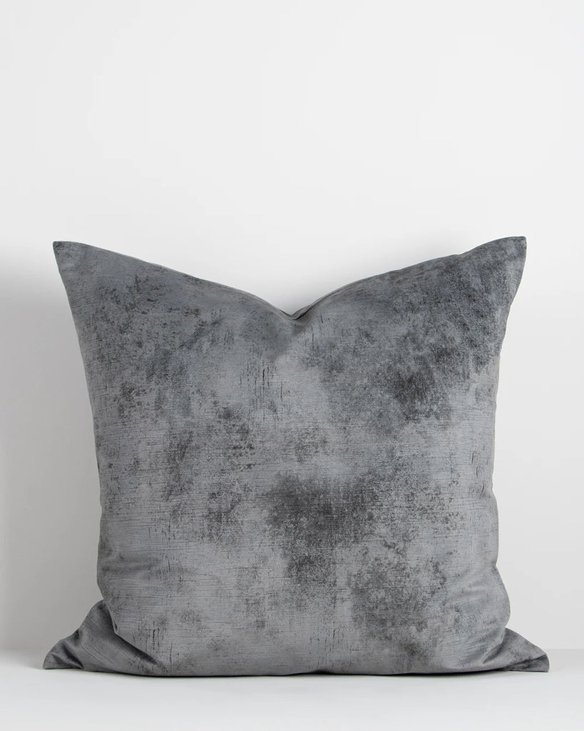 Baya grey velvet cushion 'Theo Smoke'